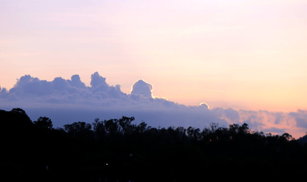 落日余晖的天空