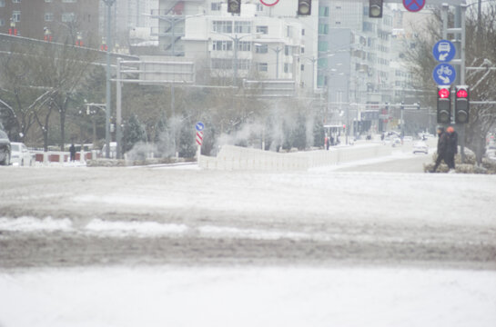 风雪中的太原市