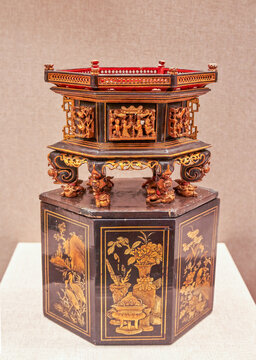 金漆木雕博古人物故事菱形馔盒