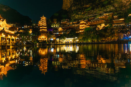 峰林布依夜景