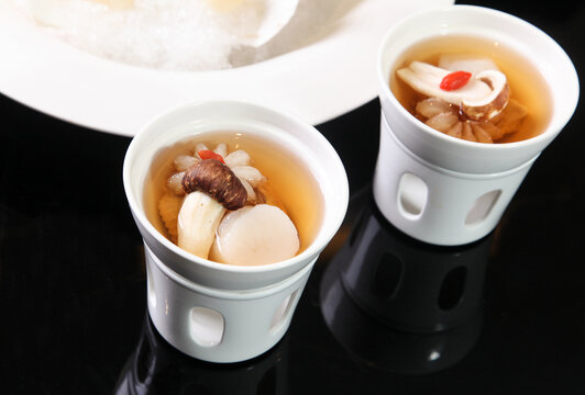 松茸扇貝牛鞭湯