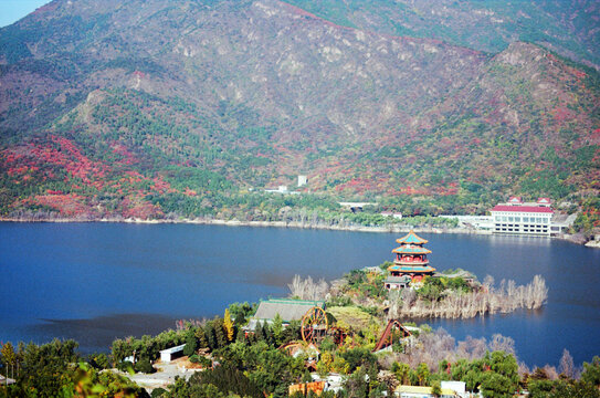 北京十三陵水库秋景