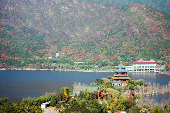 北京十三陵水库秋景