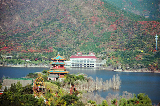 北京十三陵水库秋景