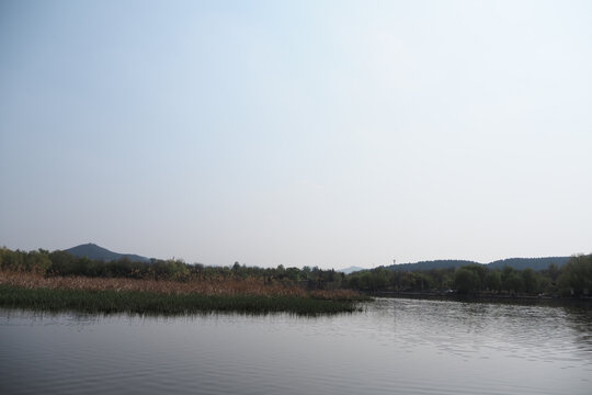 彩虹湖公园宽阔的水景