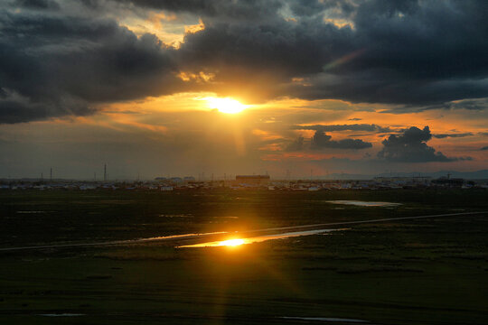 草原城市黄昏