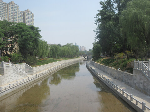 滨河人行步道