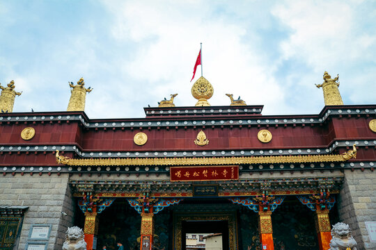 噶丹松赞林寺