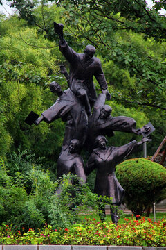 渤海大学校园雕塑