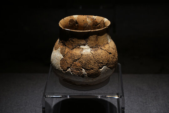 新石器时代高领陶罐