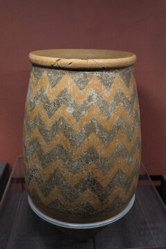新石器时代仰韶文化尖底彩陶罐