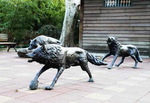 狼群雕塑