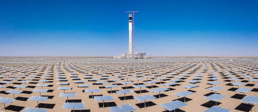 大漠戈壁在建熔鹽塔式光熱電站