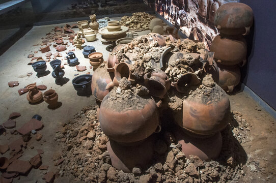 西藏传统制陶业展示