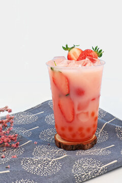 草莓优格草莓果汁