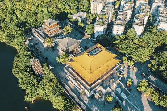 滨水中式传统宫殿建筑柳州文庙