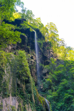 重庆黑山谷的瀑布水流景观