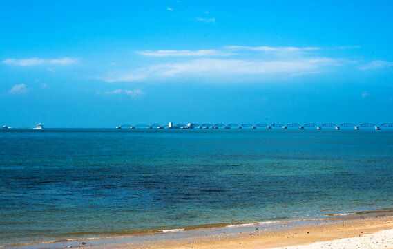 广西北海涠洲岛蓝色大海游艇