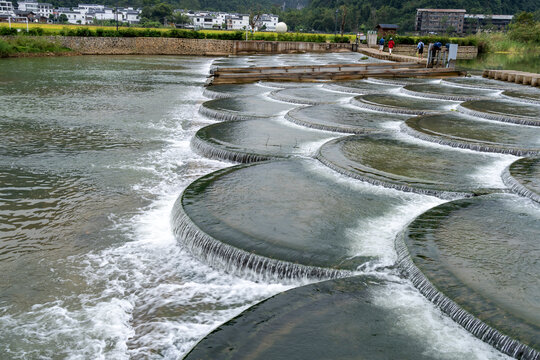 魚鱗水壩