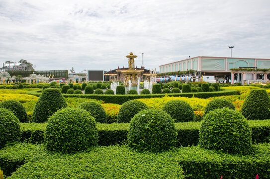 泰国富贵黄金屋花园喷泉