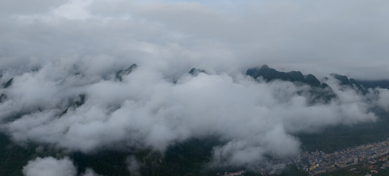 天峨县平流雾全景