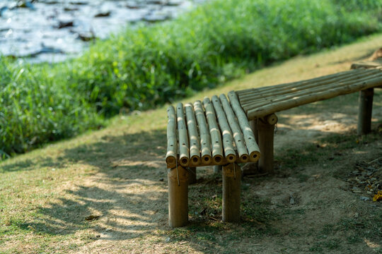 公园里的空长凳