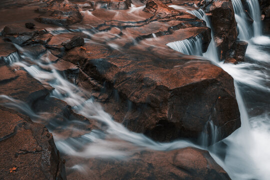 溪水小溪河流慢门山泉水