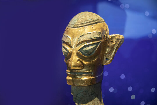 金面具笄发青铜人头像