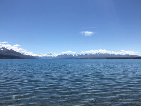 雪山湖泊