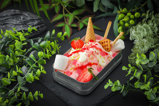 草莓啵啵盒子冰