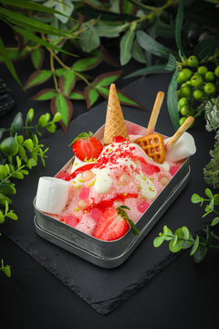 草莓啵啵盒子冰