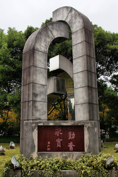 华东理工大学校园雕塑