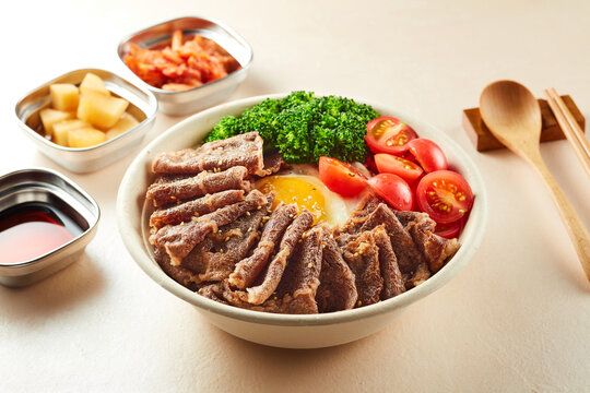 韩式温泉蛋牛肉拌饭