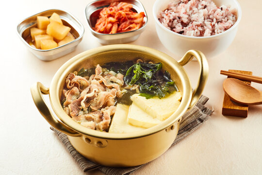 韩式豆腐肥牛汤