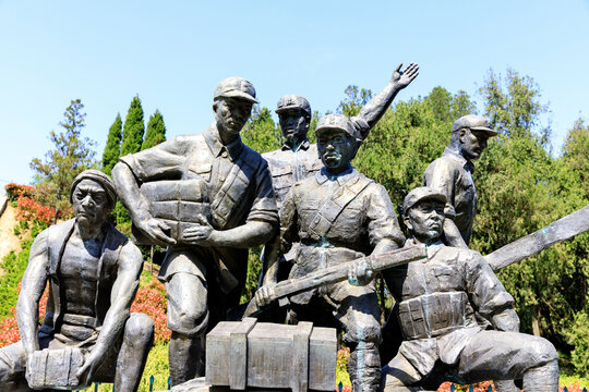 八路军战士雕塑