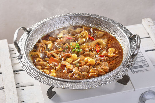 韩式传统料理铁锅安东炖鸡煲