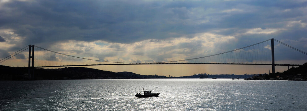伊斯坦布尔大桥