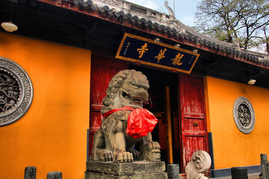 上海龙华寺石狮子
