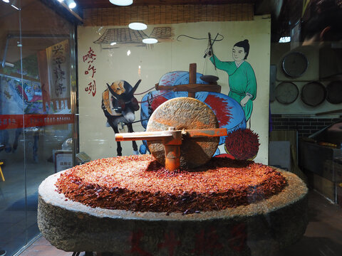 传统碾子及辣椒