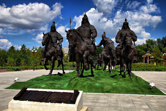 海拉尔成吉思汗公园雕塑