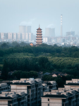 扬州大明寺栖灵塔和电厂古今对比