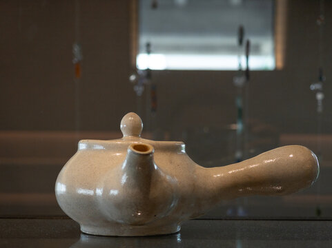 陶瓷长柄茶壶
