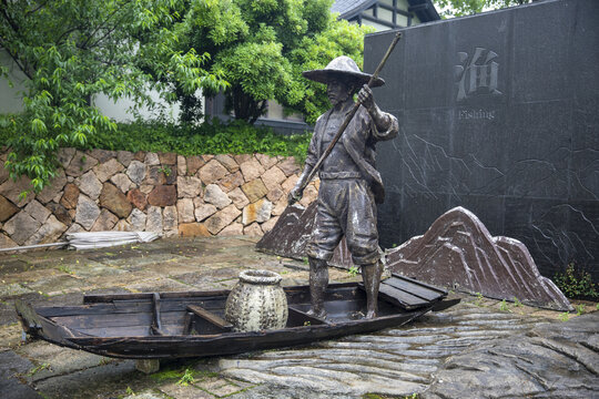 渔夫打渔雕像