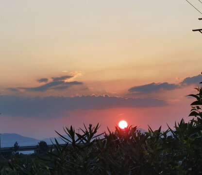 傍晚的落日夕陽