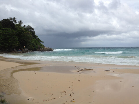 暴风雨来临前的普吉岛海滩