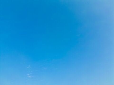 无人机高空航拍的蓝色天空