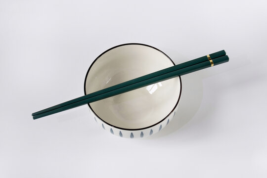 陶瓷碗和筷子