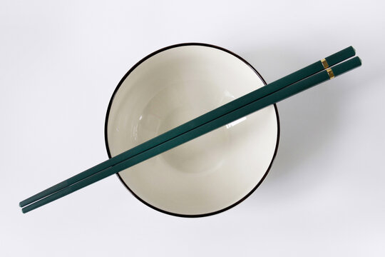 陶瓷碗和筷子
