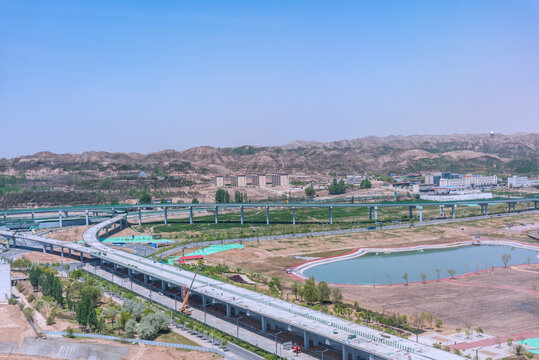 航拍中國甘肅蘭州山地公路鐵路橋