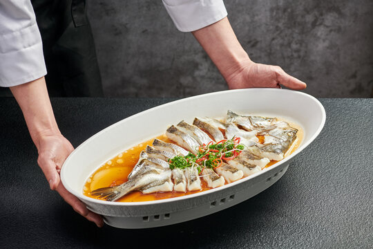 清蒸海鱸魚